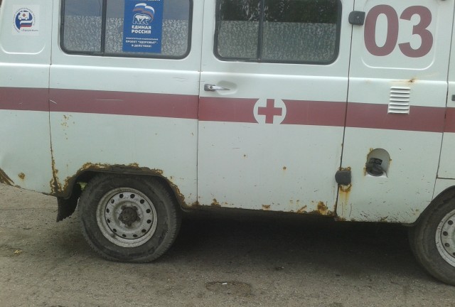 В Мурманске скорая помощь не смогла спасти пациента из-за резины практически без шипов.