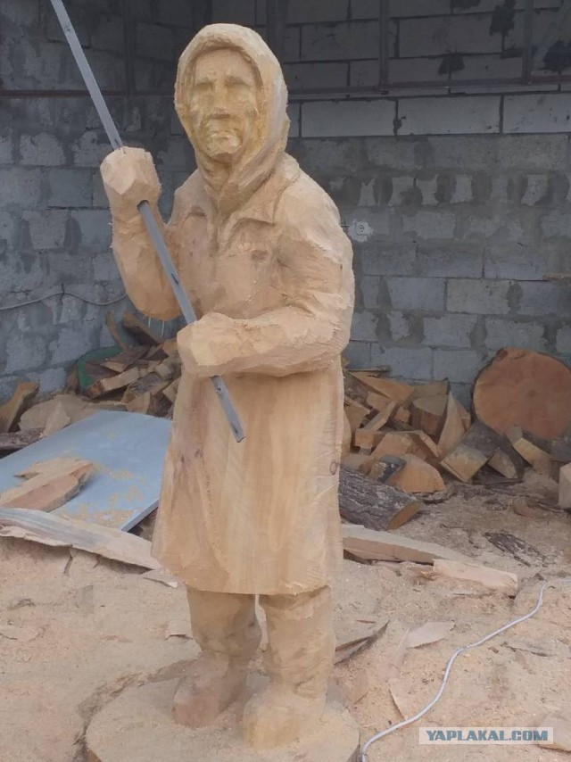 Скульптуру украинской бабушки с красным знаменем сделают в Воронеже ко Дню Победы