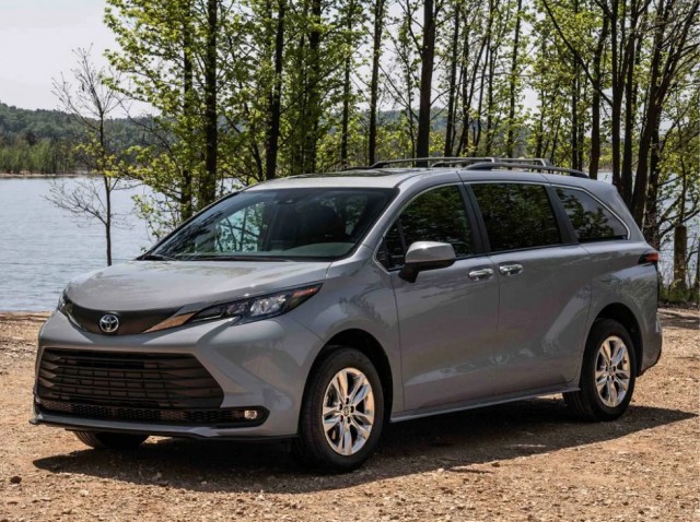 Toyota, Lexus и Nissan отказались от запрета поставок автомашин в Россию