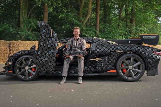 Игрушки для мальчиков. Собран из Lego. Цена от $500. Koenigsegg весом 1,8 тонны разогнался до 111 км/ч.