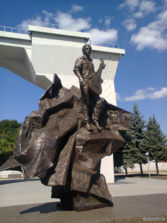Памятники рок музыкантам