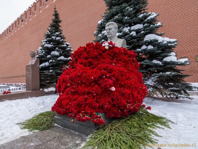 Памятник Сталину и Сталин-центр