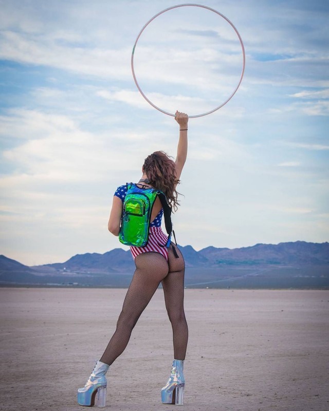 Девушки с фестиваля Burning man