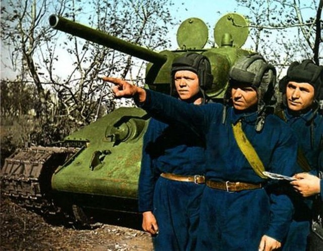 Фотографии связанных с историей Красной и Советской Армии.