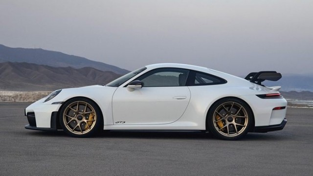 Обновлённый Porsche 911 GTR3 получил доработанное шасси и огромный пакет опций для индивидуализации