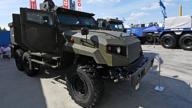Семь автомобилей сгорели на трассе М-4 под Ельцом