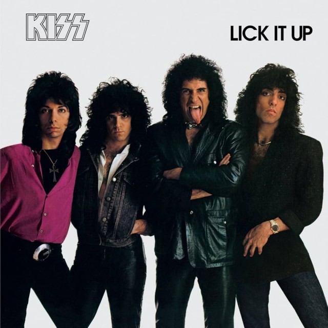Гитарист легендарной рок-группы Kiss Джин Симмонс попал в серьёзное ДТП в Лос-Анджелесе после того, как потерял сознание за рулём
