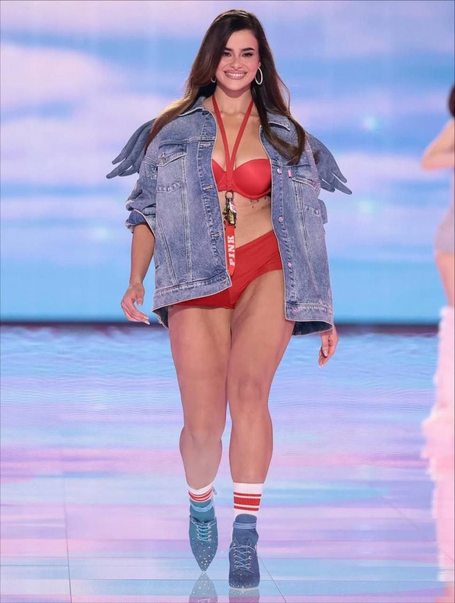 Ночью в Нью-Йорке прошло шоу Victoria’s Secret.