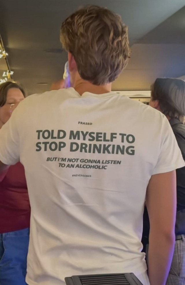 СКОЛЬКО РАЗ ГОВОРИЛ СЕБЕ БРОСИТЬ ПИТЬ!