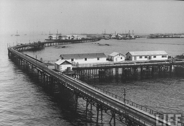 Город на сваях в открытом море