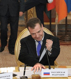 Дима играет в шофёра