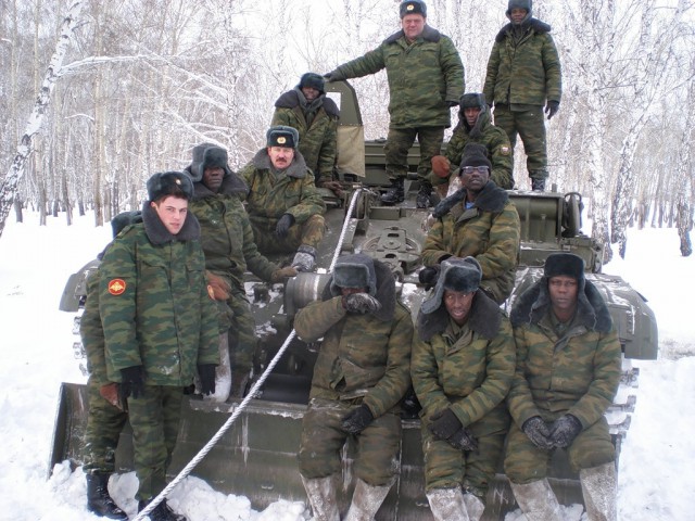 35 остросюжетных фотографий из армейской жизни