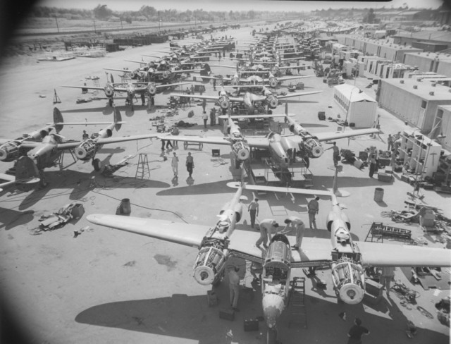 Многоцелевой истребитель P-38 «Lightning»