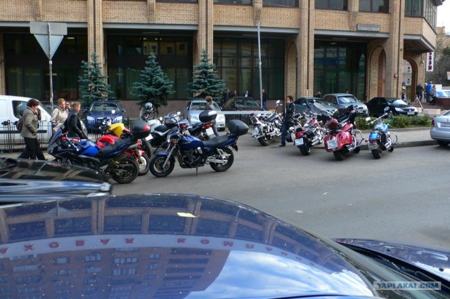 Чувак вступился за девушек в метро..