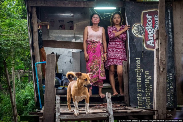 Кладбищенская принцесса: история девушки, живущей среди могил