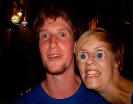 Вытянулась: картинка и 2 жабы