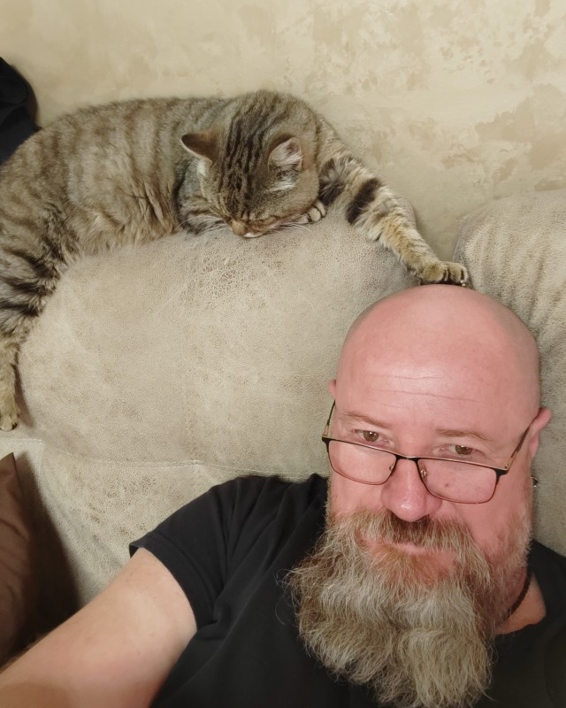 А как вы спите с котиком?