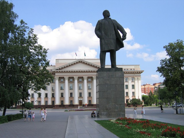 Памятники Ленину