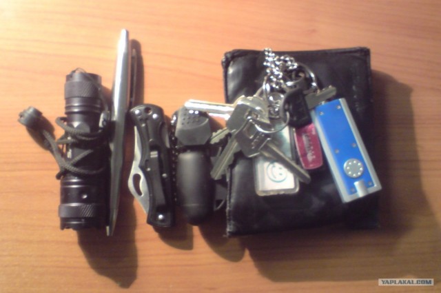 Кто что носит в карманах