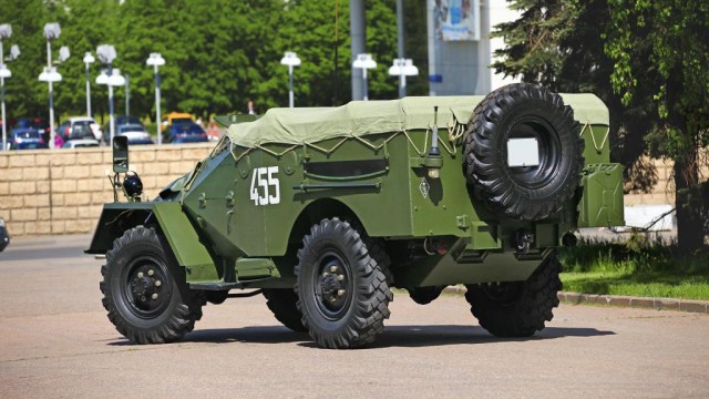 Дед солдата: тест-драйв бронетранспортера ГАЗ-40