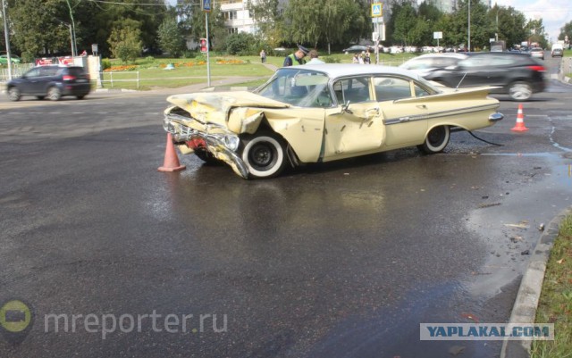 Chevy Impala 67 года безопасная машина! Проверено в ДТП... Но раритет жаль!