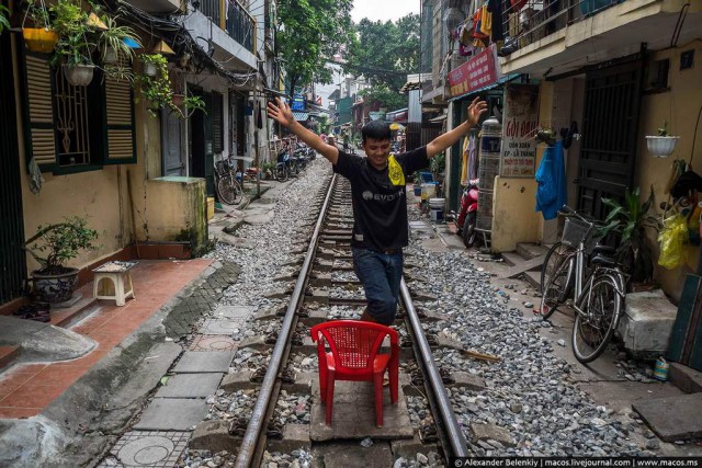 Вьетнам. Трущобы на рельсах