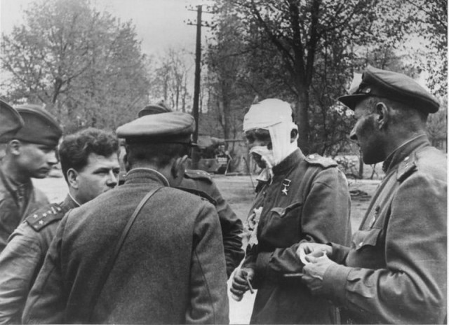 После боя, 1945 г.