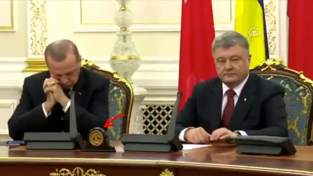 Эрдоган уснул на совместной с Порошенко пресс-конференции