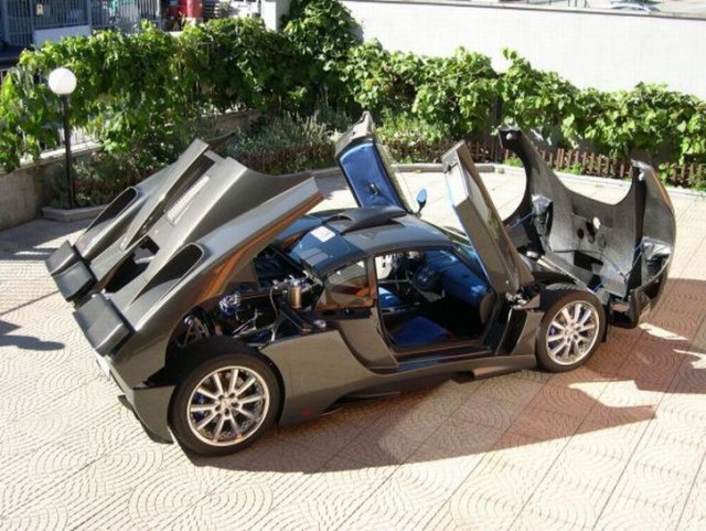 Lavazza: Почти Ferrari Enzo с двигателем от BMW