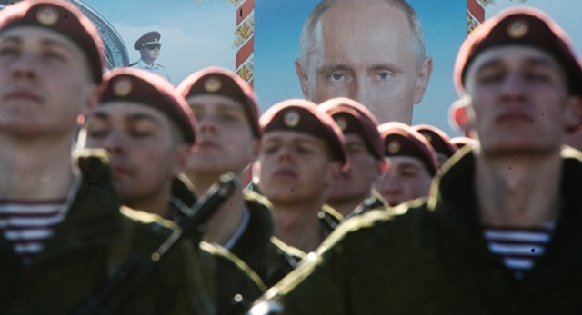 Мой товарищ служил в ВДВ, и с ним что то не так.