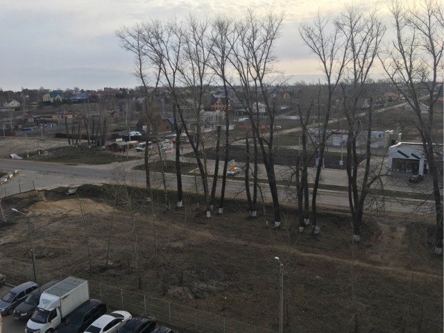 Давайте фото у кого какой вид из окна на оживленные улицы городов в настоящий момент