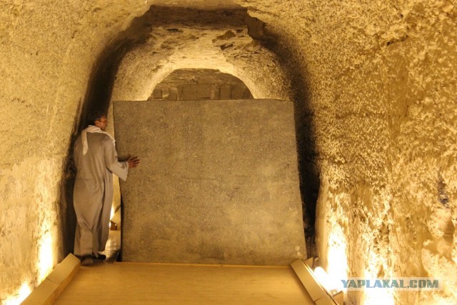 Одни уверены, что Египетские пирамиды построили инопланетяне, другие отрицают. Кто прав?