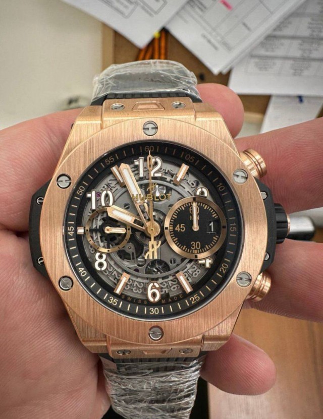 В Шереметьево задержали пассажира из Китая, который попытался провезти в Москву часы стоимостью 3,5 миллиона