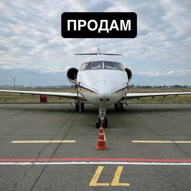 Какой-то гений выставил в соцсетях на продажу свой бизнес-джет Challenger 604 — за 405 миллионов рублей