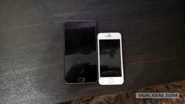 Красивый тонкий iPhone и толстый уродский Android