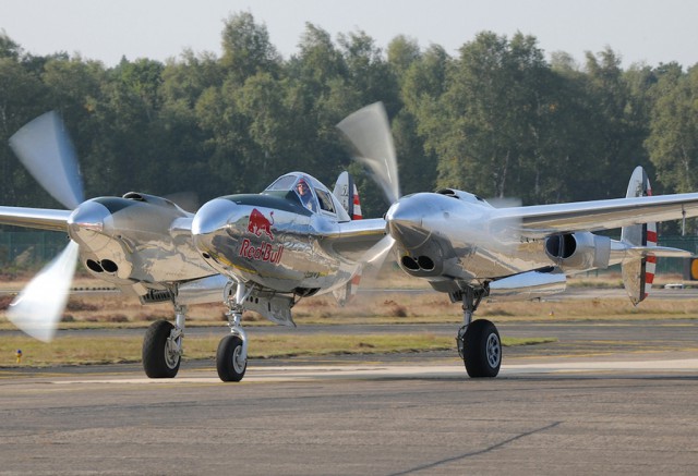Многоцелевой истребитель P-38 «Lightning»