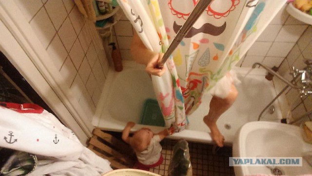 Женщина с помощью селфи-монопода запечатлела, что это такое - быть мамой