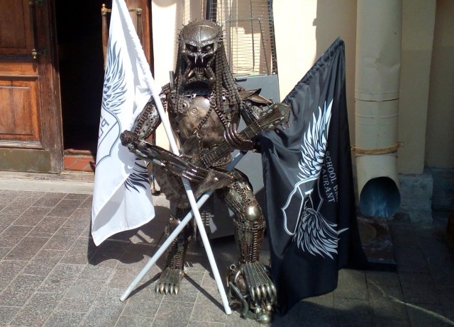В  Ленинграде городе, у семи углов