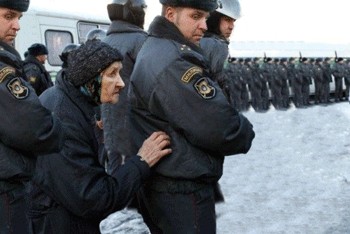 Фотожаба: Бабка и менты