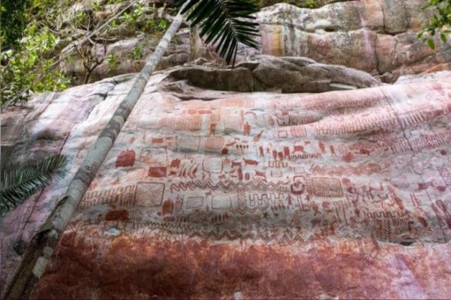 В тропических лесах Амазонки был обнаружен «холст» длиной 8 миль, заполненный рисунками вымерших животных