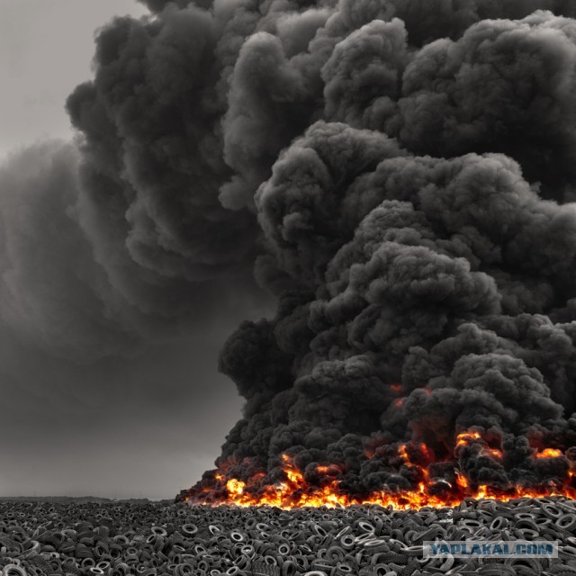 Огонь на складе покрышек в Краснодарском крае