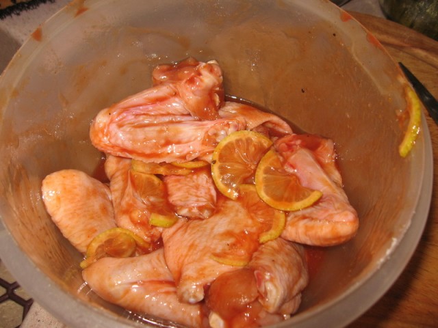 Ноги, хвосты… главное – крылья!, Кура-International–2, куриные крылья