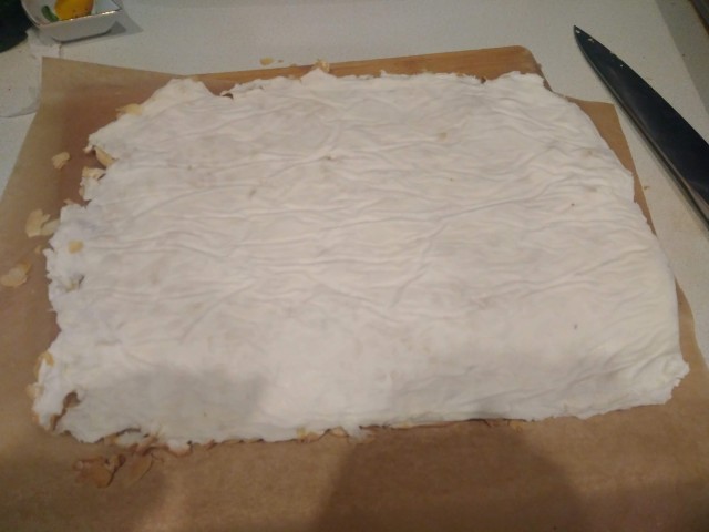 Рулет меренговый