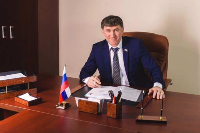 Российский мэр попросил отправить его с сыновьями добровольцами на Украину