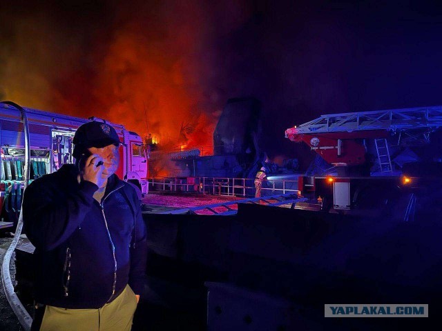 В Севастополе возник пожар после ракетной атаки