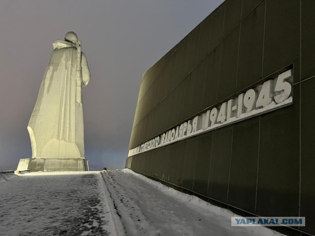 Посмотрите, как завораживающе выглядит «Алёша» — памятник защитникам Советского Заполярья