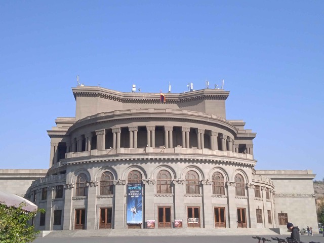 В Армению в октябре