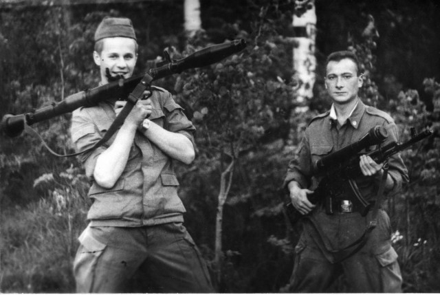 А давайте в честь праздника, выкладывать свои армейские фотки уважаемые яповцы