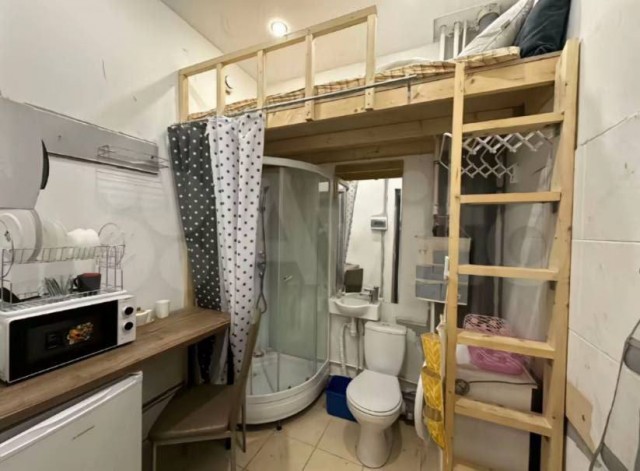 В Петербурге нашли апартаменты площадью 5 м² без окна за 18 000 руб/мес.