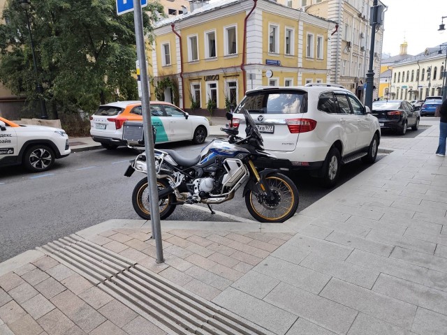 Шляюсь по Москве (задворки Тверской).